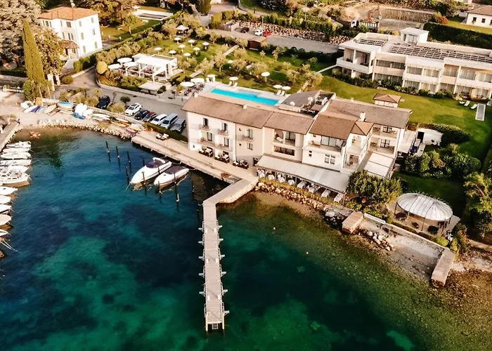 Bella Hotel & Restaurant With Private Dock For Mooring Boats