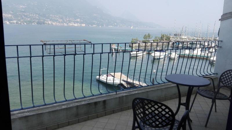 Bella & Restaurant With Private Dock For Mooring Boats 4*