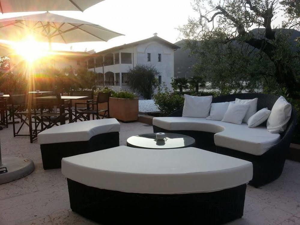 Bella & Restaurant With Private Dock For Mooring Boats Hotel 4*