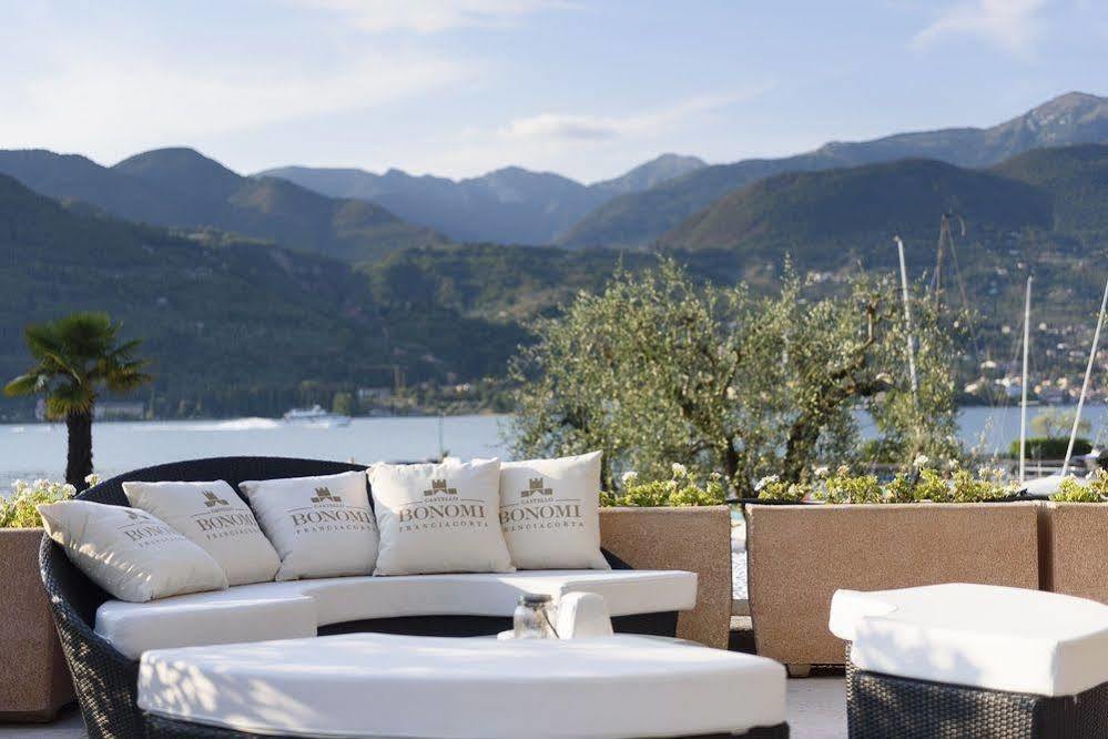 Bella & Restaurant With Private Dock For Mooring Boats San Felice del Benaco