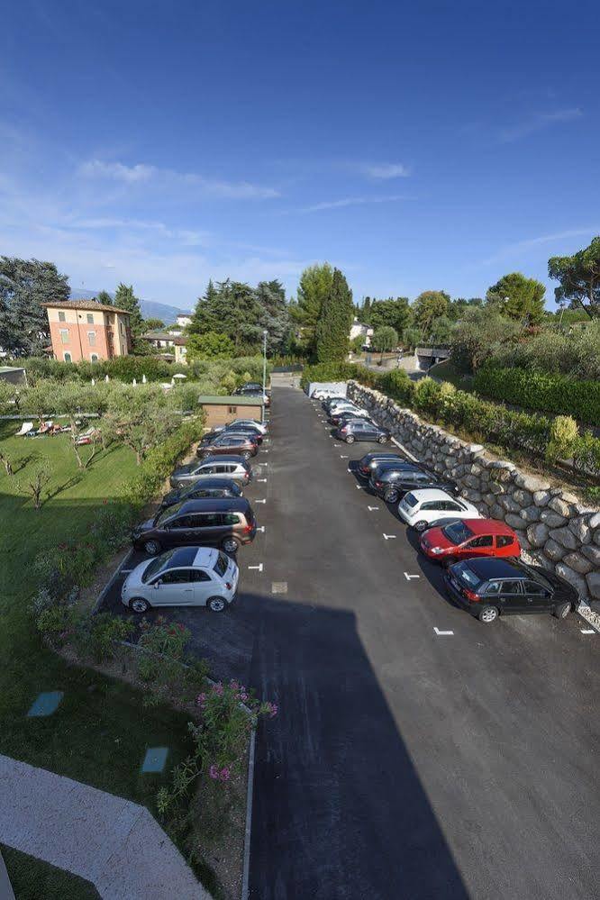 Hotel Bella & Restaurant With Private Dock For Mooring Boats San Felice del Benaco