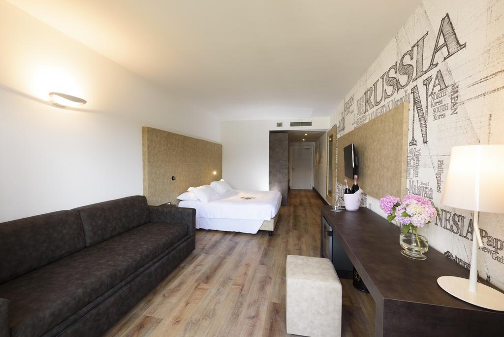 Hotel Bella & Restaurant With Private Dock For Mooring Boats San Felice del Benaco