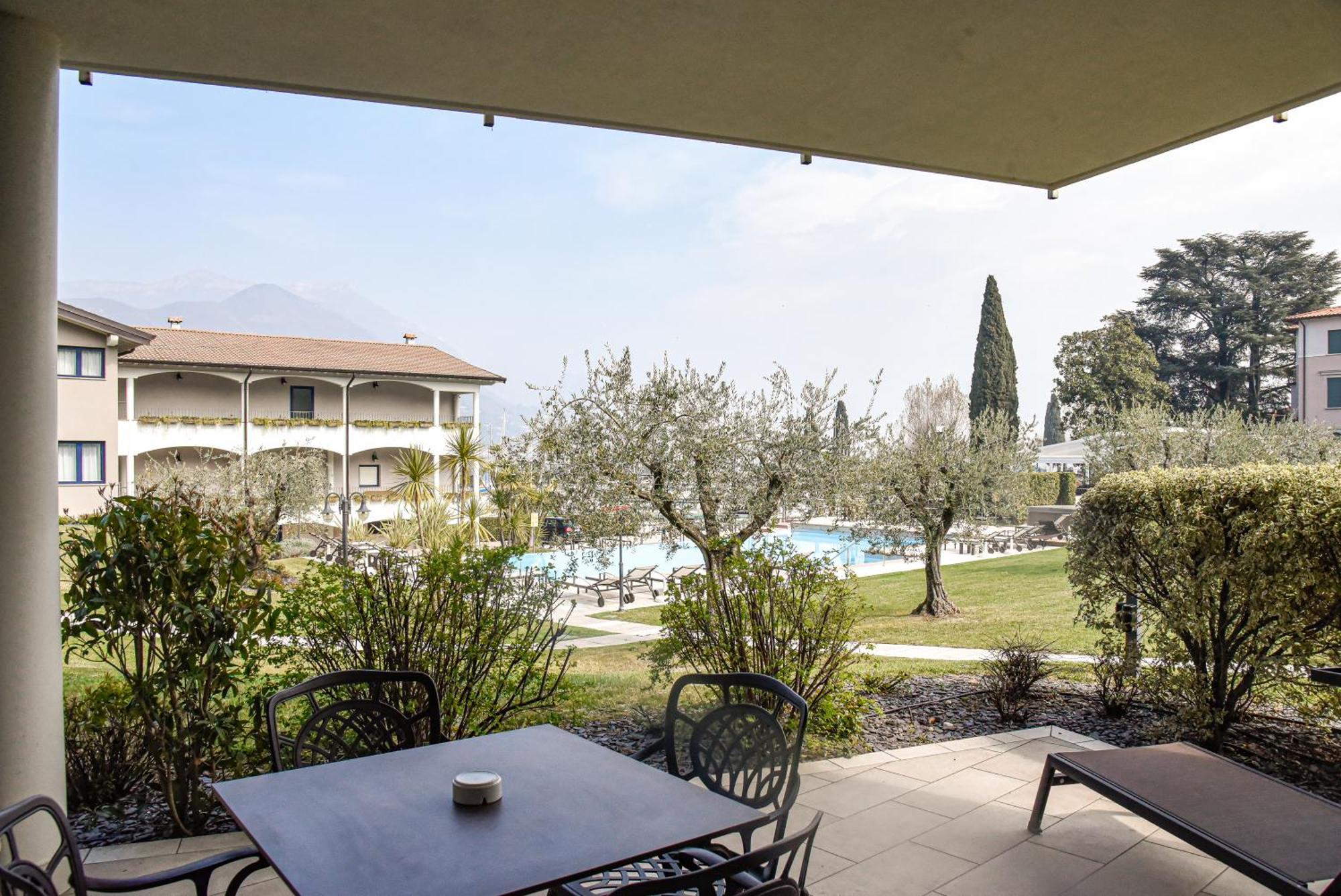 Hotel Bella & Restaurant With Private Dock For Mooring Boats