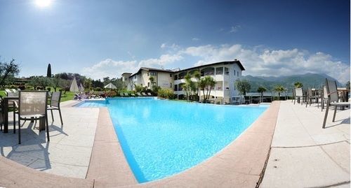 Bella & Restaurant With Private Dock For Mooring Boats 4*