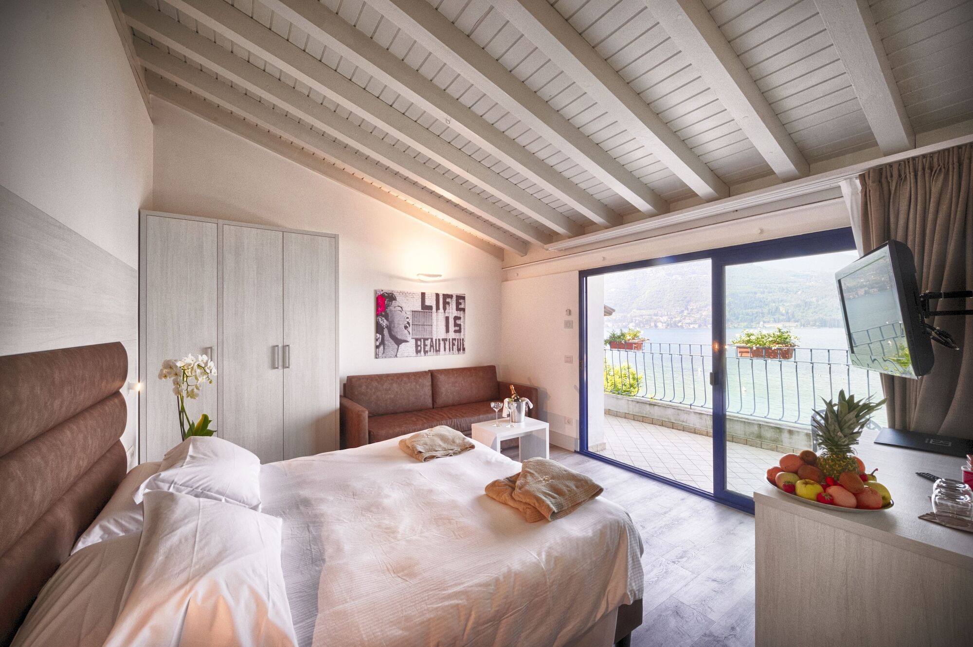 Bella & Restaurant With Private Dock For Mooring Boats Hotel 4*