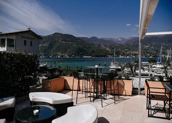 Bella Hotel & Restaurant With Private Dock For Mooring Boats