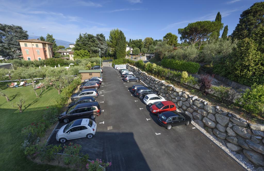 Hotel Bella & Restaurant With Private Dock For Mooring Boats