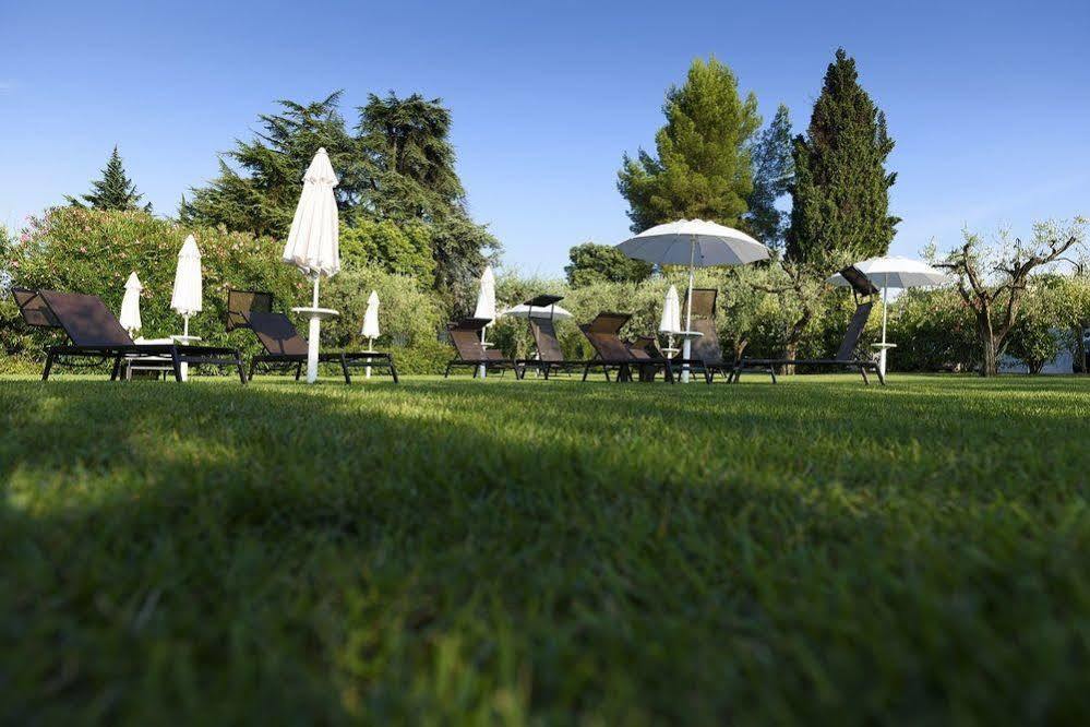 Bella & Restaurant With Private Dock For Mooring Boats Hotel San Felice del Benaco