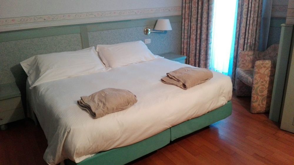 Bella & Restaurant With Private Dock For Mooring Boats Hotel 4*