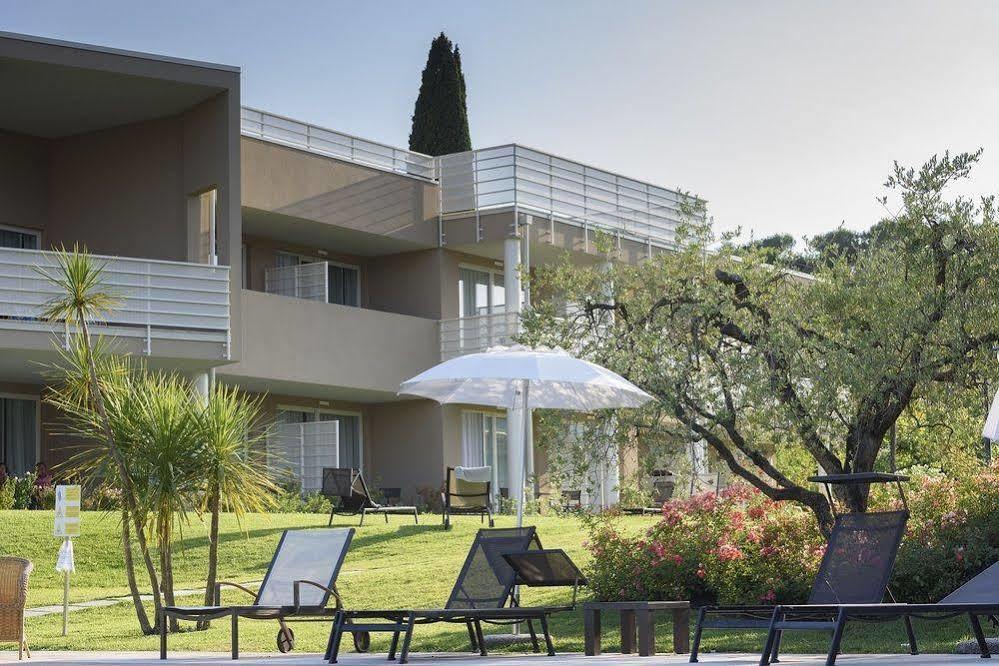 Bella & Restaurant With Private Dock For Mooring Boats Hotel San Felice del Benaco